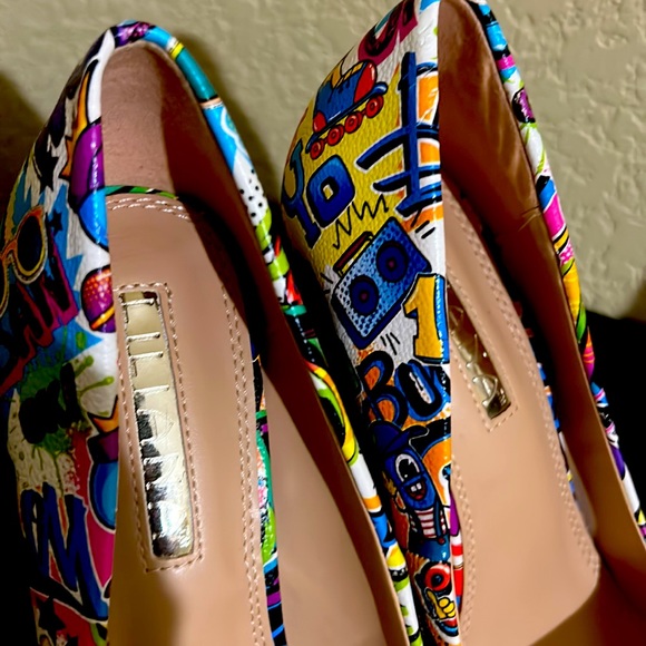 Heels - Picture 3 of 3